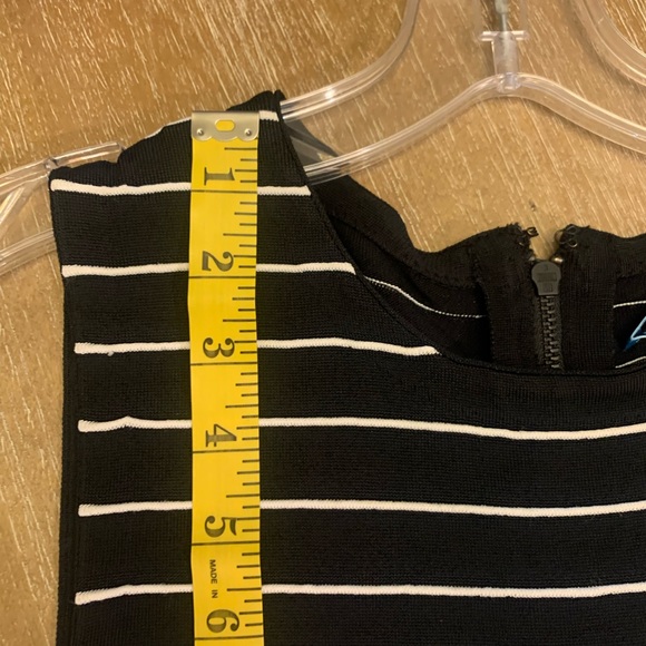 Alice + Olivia Striped Sleeveless Midi Dress - Picture 4 of 13